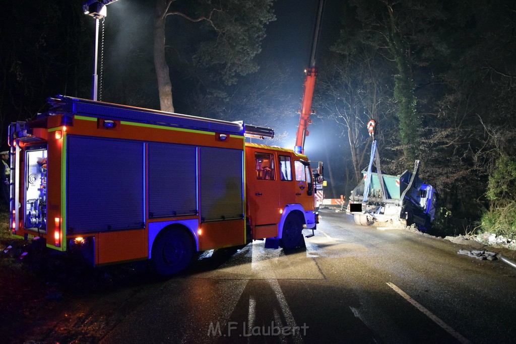 Container LKW umgestuerzt Koeln Brueck Bruecker- Dellbruecker Mauspfad P516.JPG - Miklos Laubert